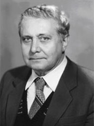 Проф. д.т.н. Евгений Григорьевич Нахапетян (1922 - 2009)